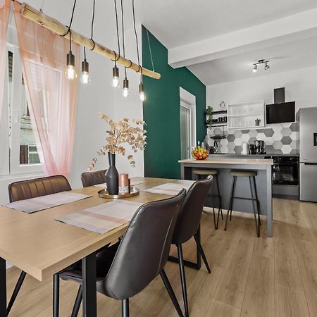 Green Oasis New Apartment Пула Екстериор снимка