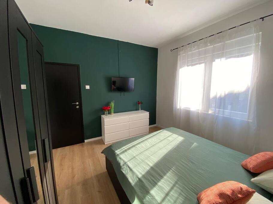 Green Oasis New Apartment Пула Екстериор снимка