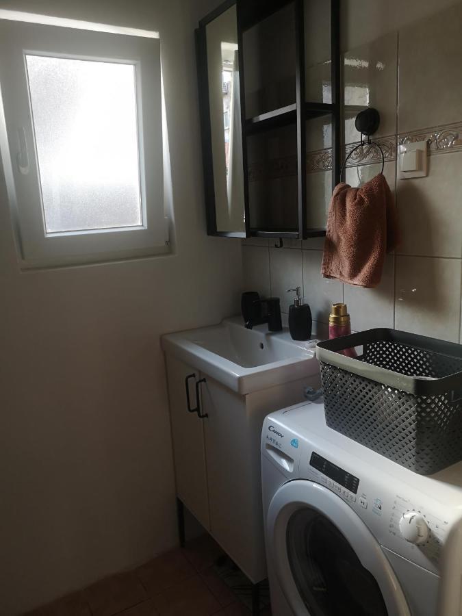 Green Oasis New Apartment Пула Екстериор снимка