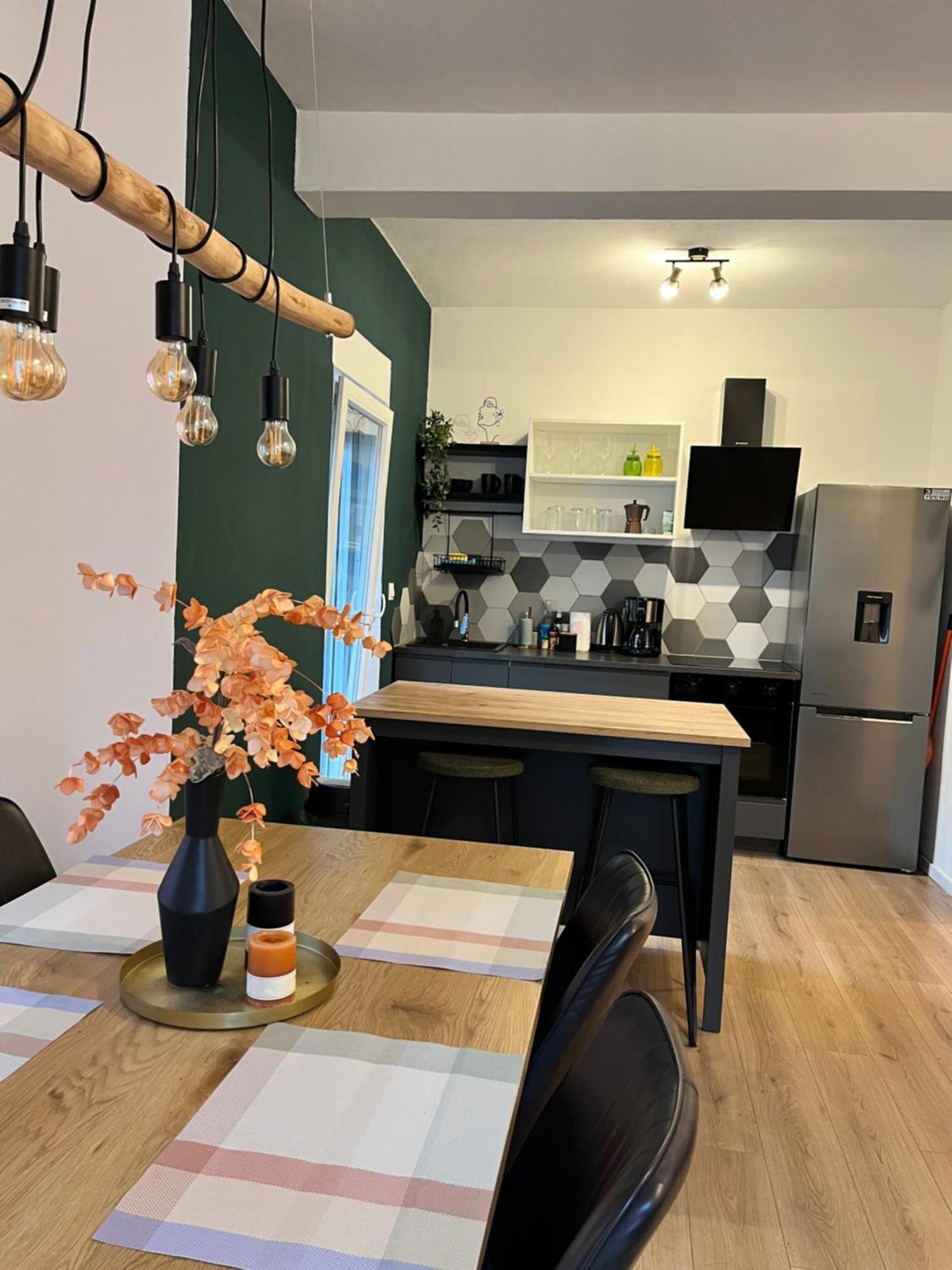 Green Oasis New Apartment Пула Екстериор снимка