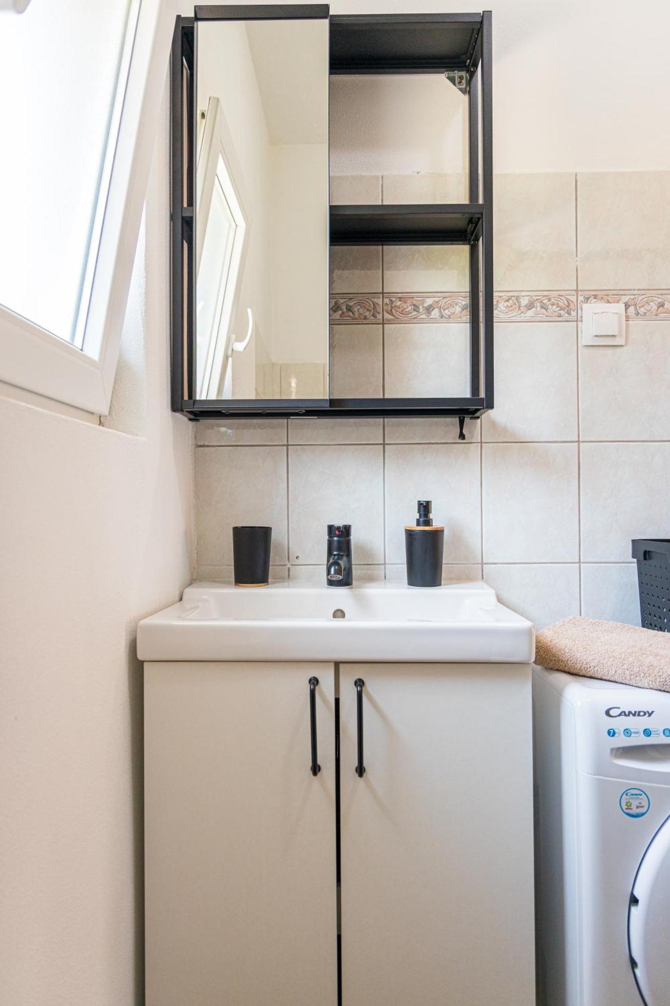 Green Oasis New Apartment Пула Екстериор снимка