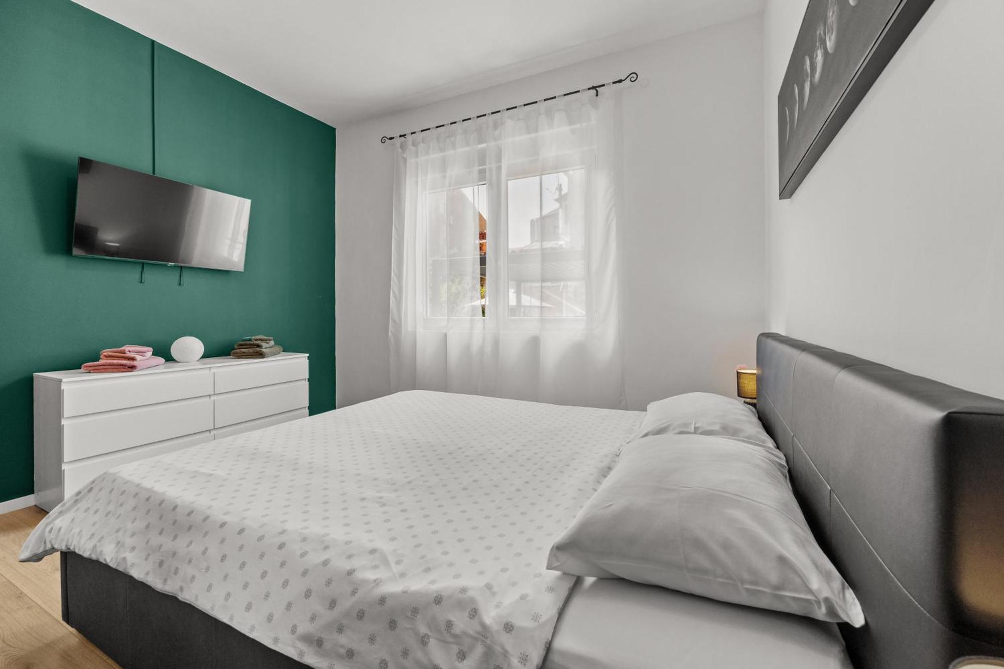 Green Oasis New Apartment Пула Екстериор снимка