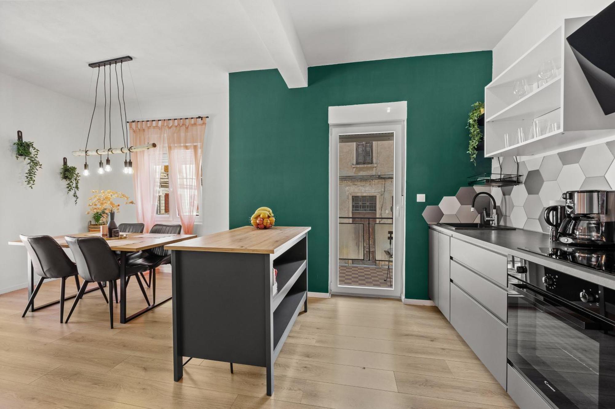 Green Oasis New Apartment Пула Екстериор снимка